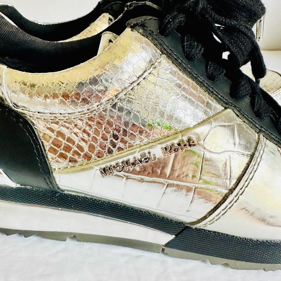 LIKE NEW MICHAEL KORS SILVER METALLIC LEATHER ANIMAL SKIN EMBOSSED SNEAKERS - Picture 7 of 12